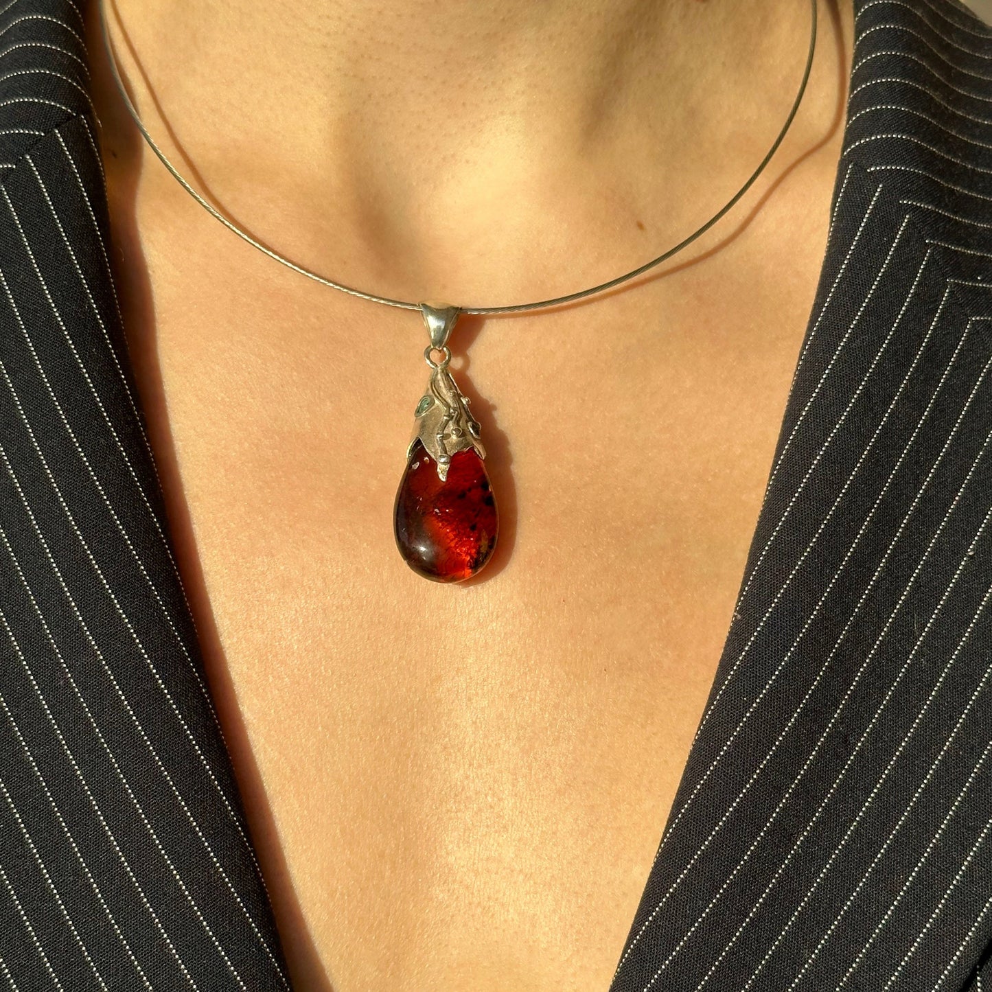 Bohemiškas gintaro pakabukas