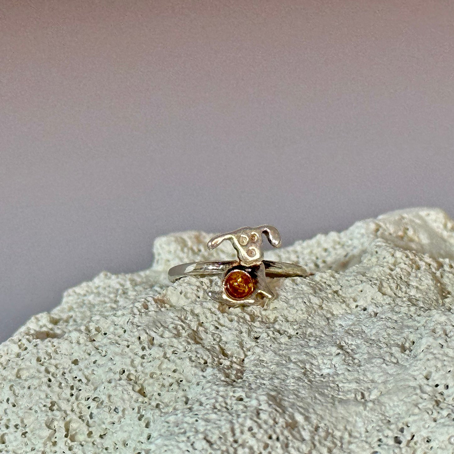 Vaikiškas žiedas su gintaru